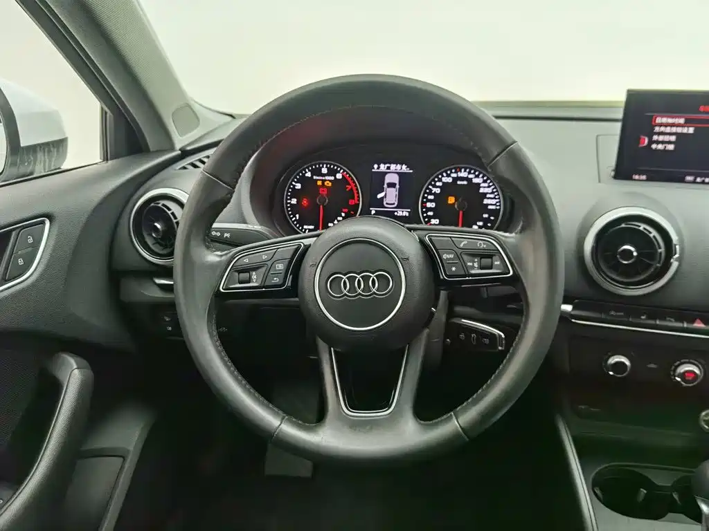 Audi A3 2019 — фото 11