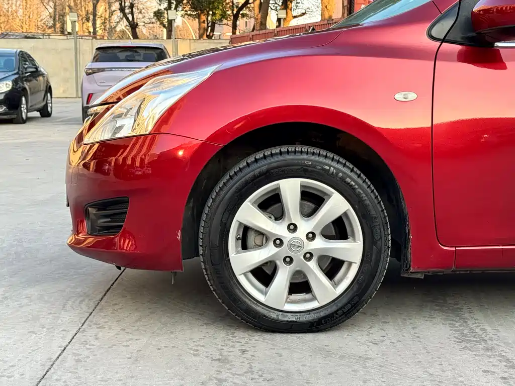 Nissan Tiida 2015 — фото 13
