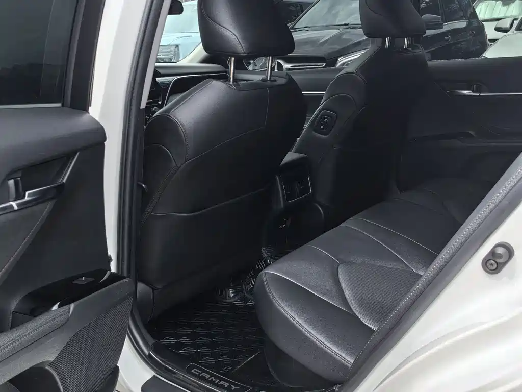 Toyota Camry 2021 — фото 11