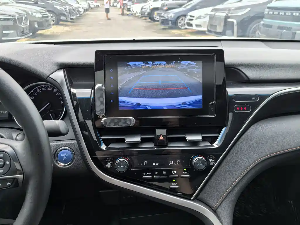 Toyota Camry 2021 — фото 19