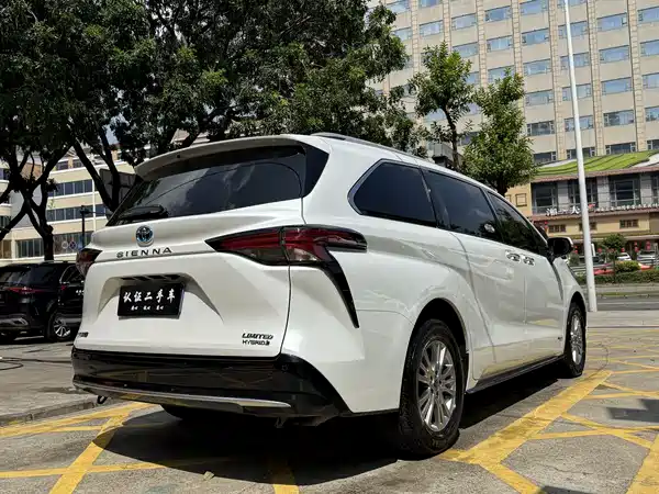 Toyota Sienna 2023