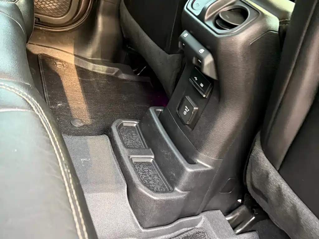 Jeep Wrangler 2020 — фото 16