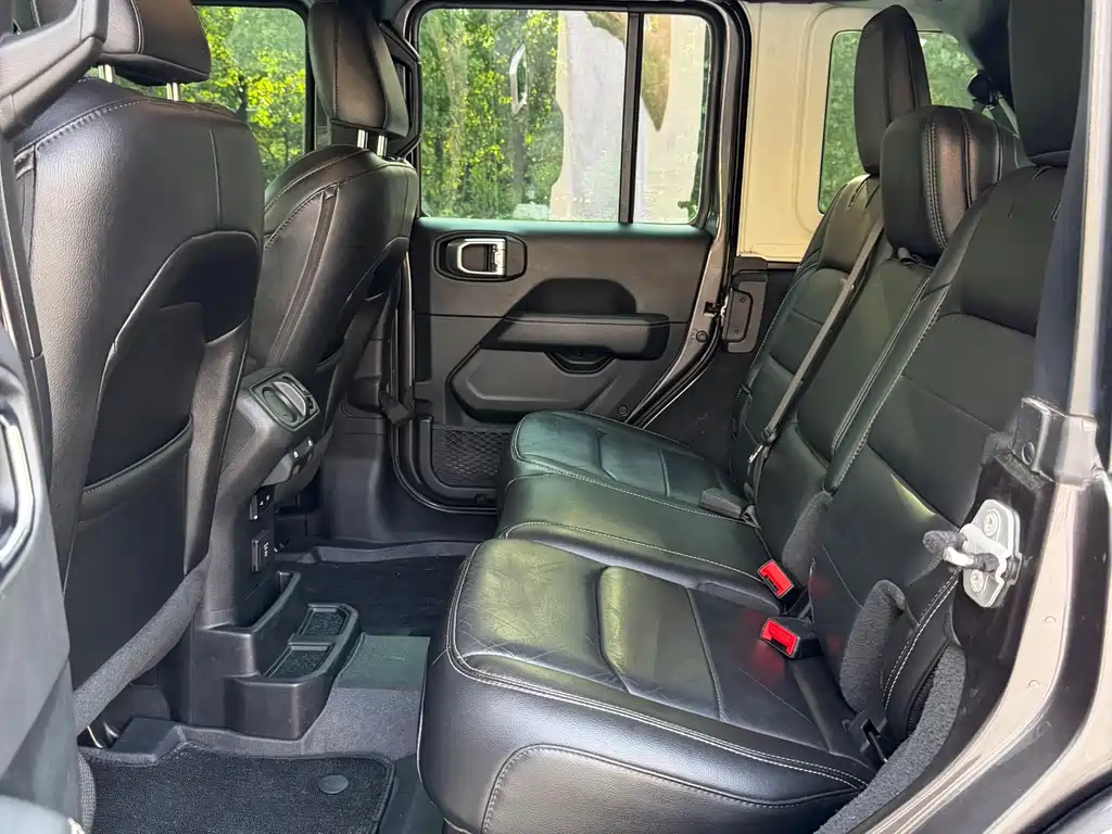 Jeep Wrangler 2020 — фото 18