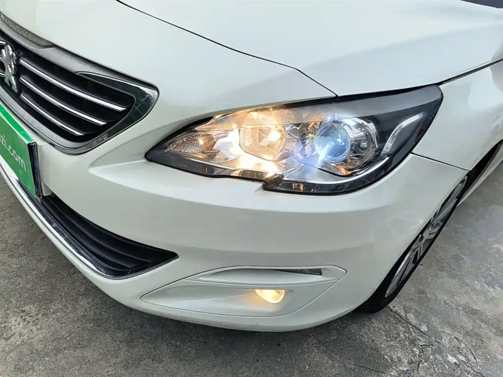 Peugeot 408 2017 — фото 24