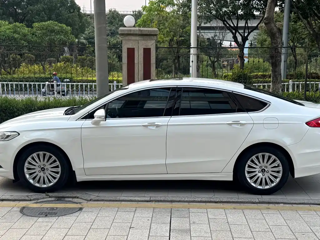 Ford Mondeo 2013 — фото 7