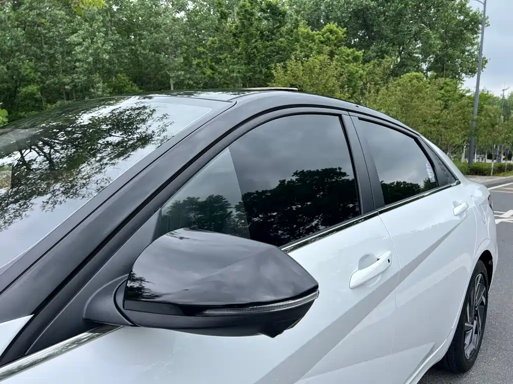 Hyundai Elantra 2023 — фото 36