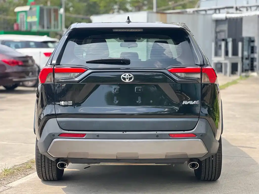 Toyota RAV4 2021 — фото 9