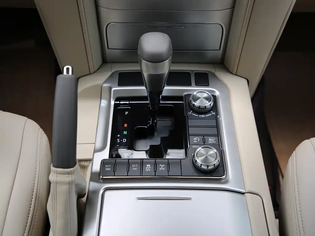 Toyota Land Cruiser 2019 — фото 10