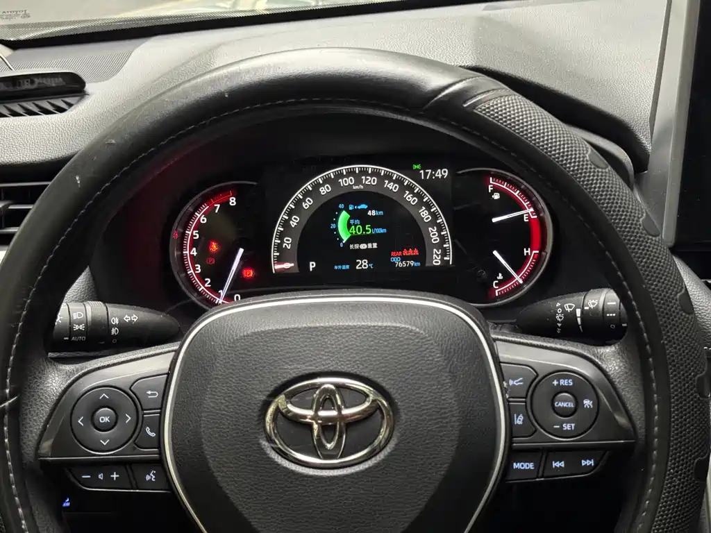 Toyota RAV4 2019 — фото 17