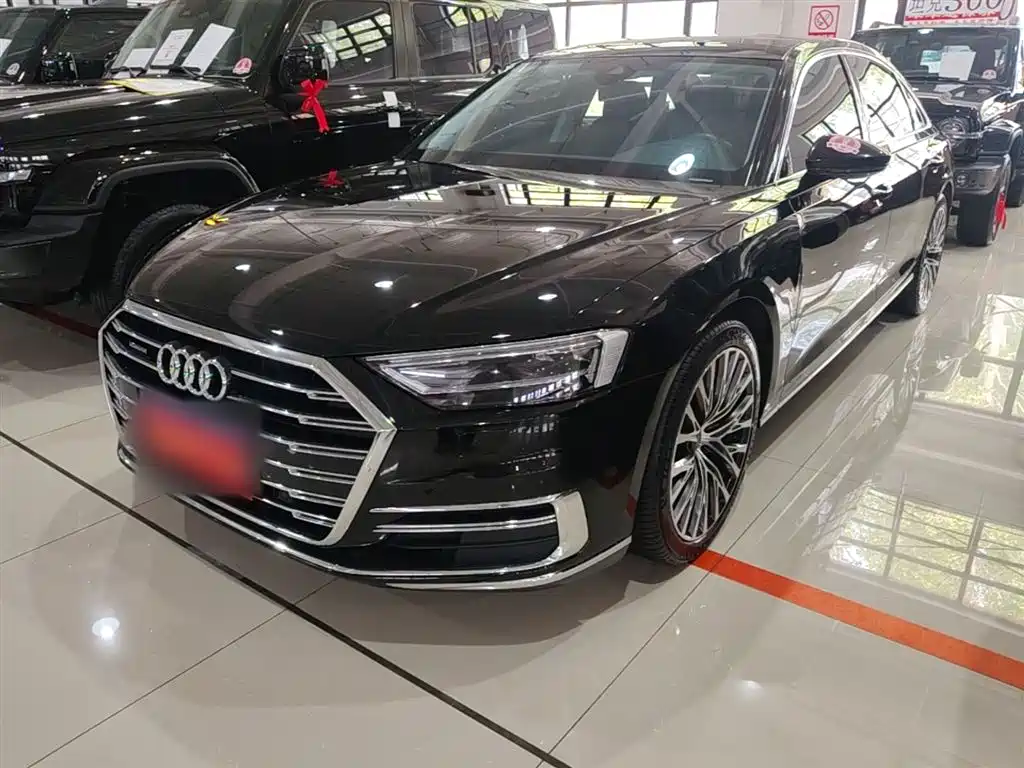 Audi A8 2022 — фото 1