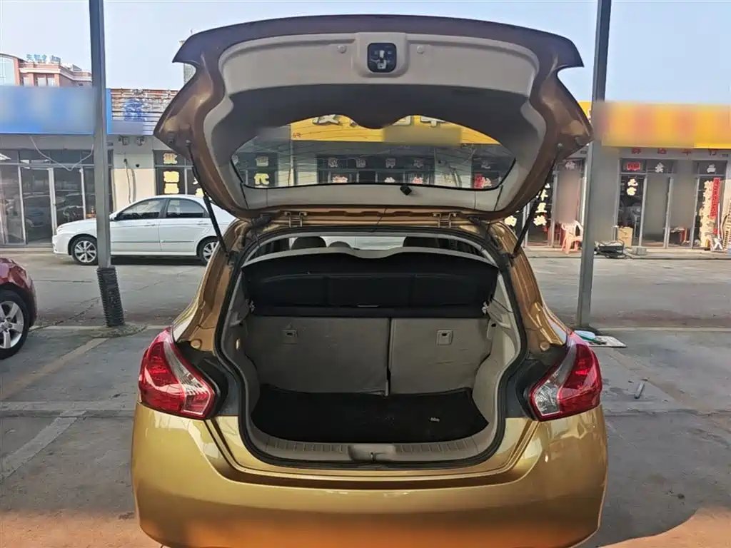Nissan Tiida 2016 — фото 19