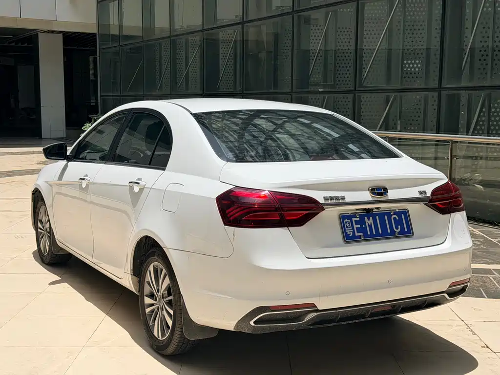 Geely Emgrand 2018 — фото 6