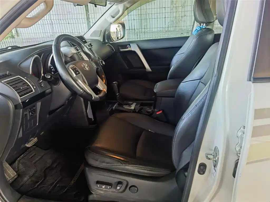 Toyota Prado 2016 — фото 13