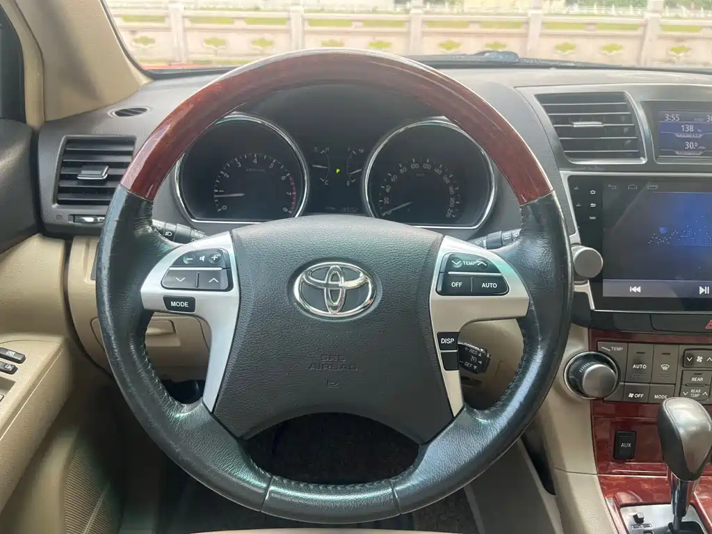 Toyota Highlander 2012 — фото 13