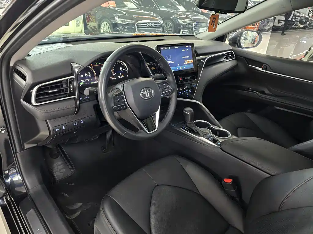 Toyota Camry 2022 — фото 11