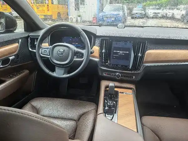 Volvo S90 2024