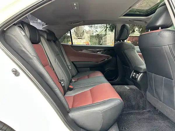Toyota Crown 2018