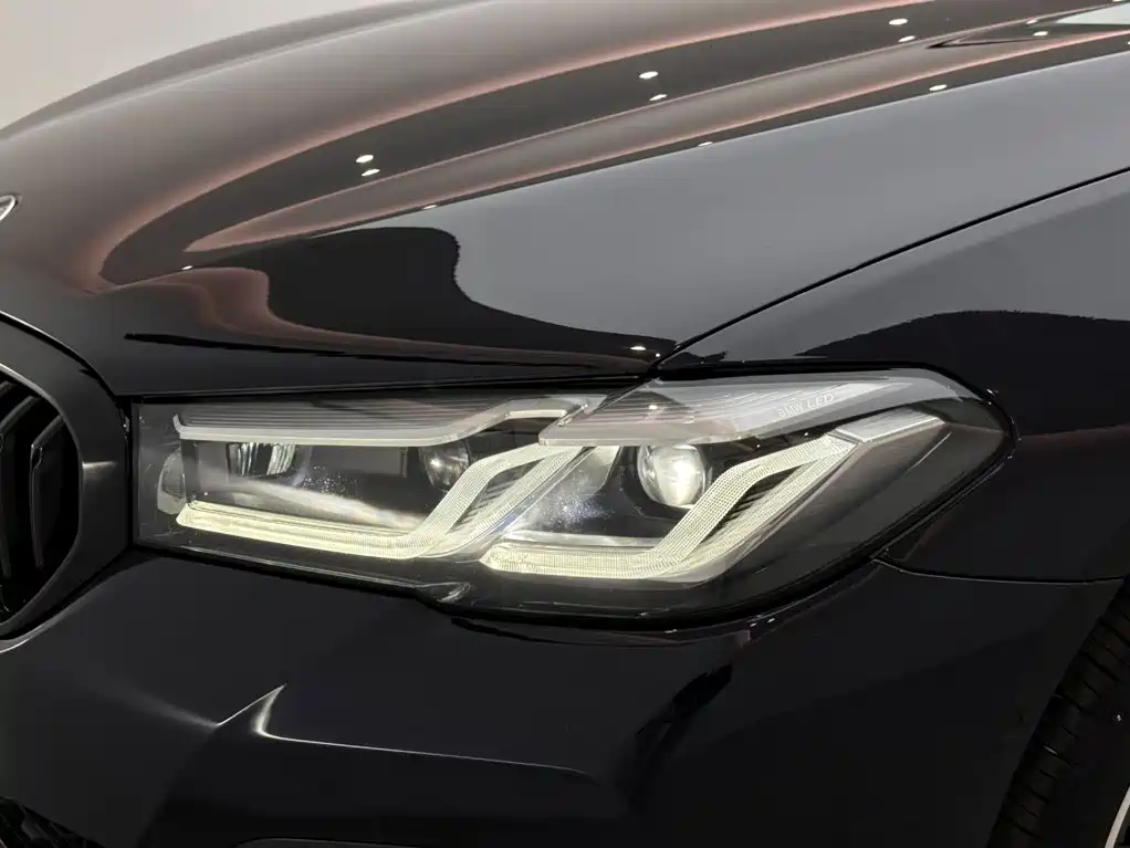 BMW 5 Series 2022 — фото 18