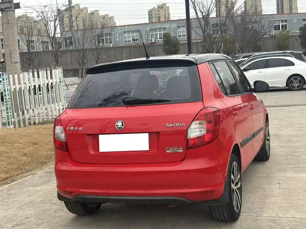 Skoda Fabia 2014 — фото 12