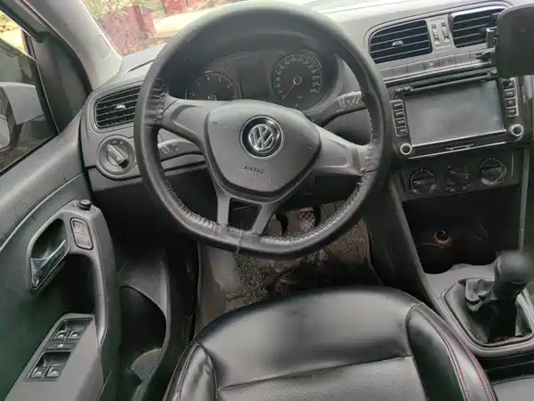 Volkswagen Polo 2015