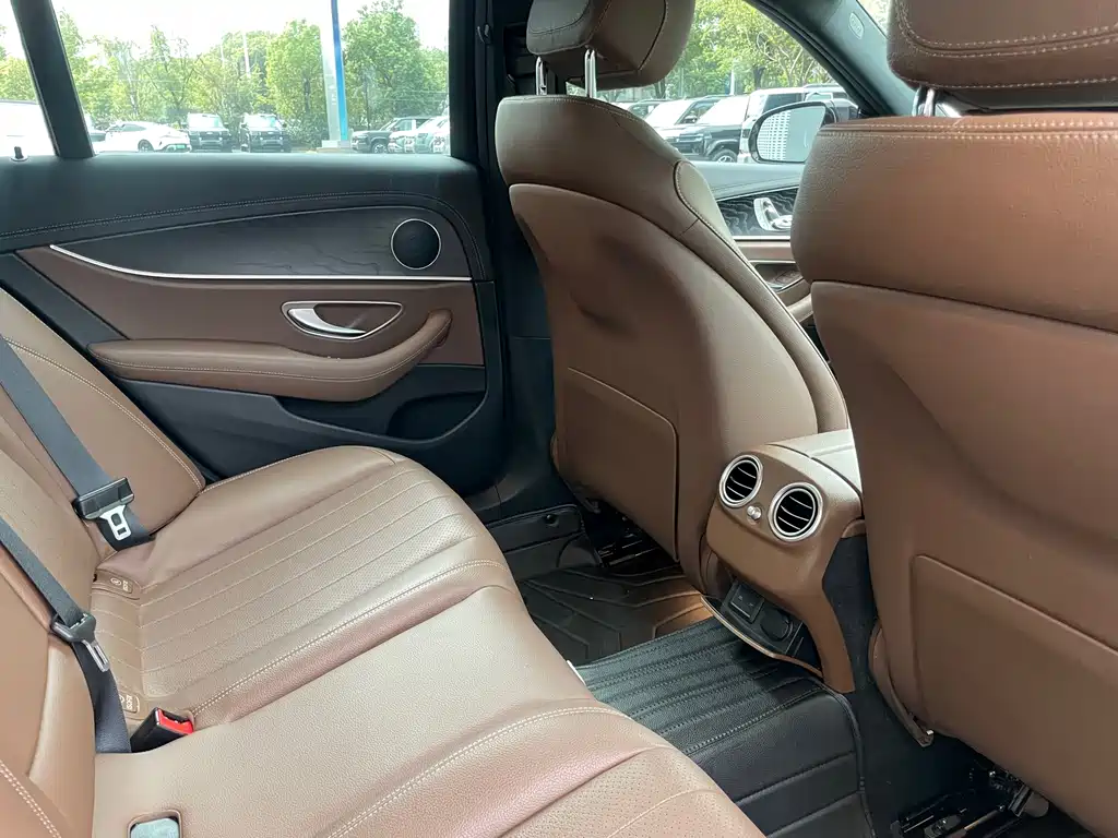 Mercedes-Benz E-Class 2022 — фото 15