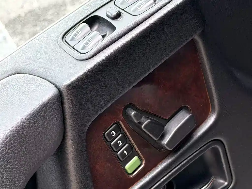 Mercedes-Benz G-Class 2011 — фото 12