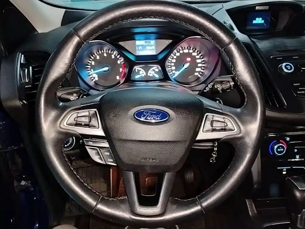 Ford Kuga 2016 — фото 11