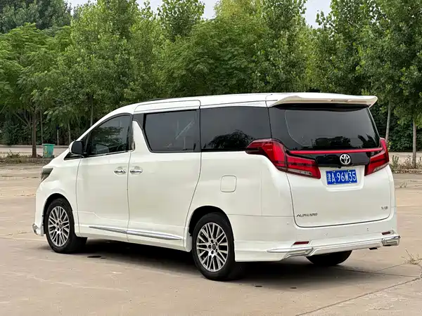 Toyota Alphard 2011