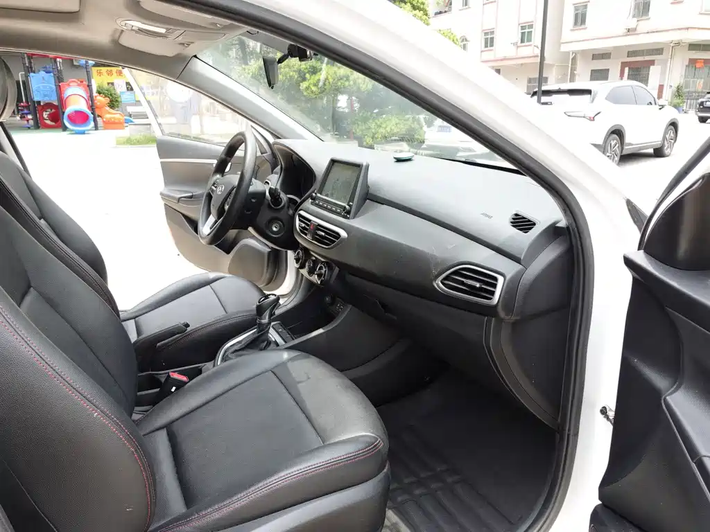 Hyundai Elantra 2018 — фото 9