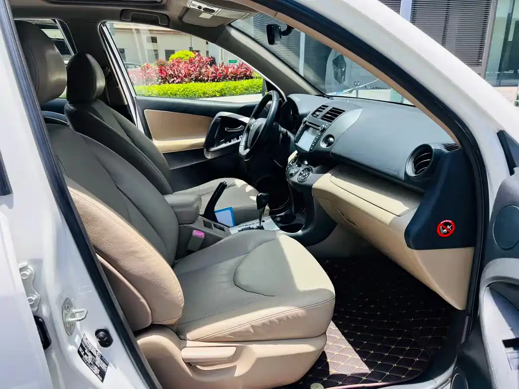 Toyota RAV4 2013 — фото 5