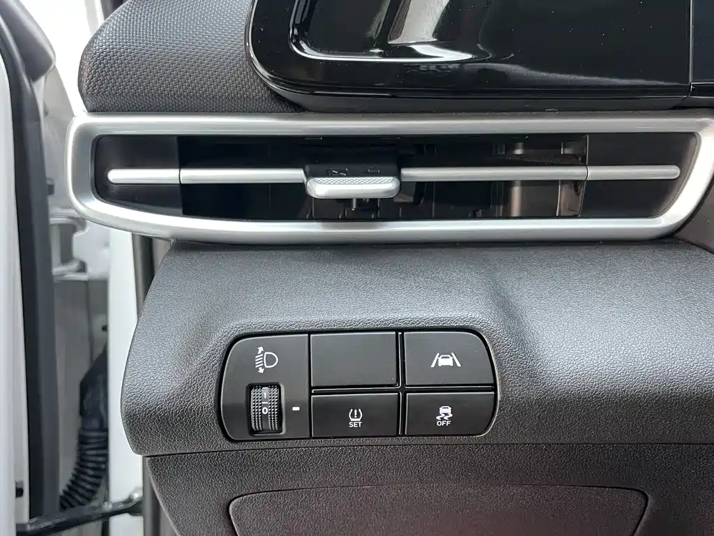 Hyundai Elantra 2022 — фото 9