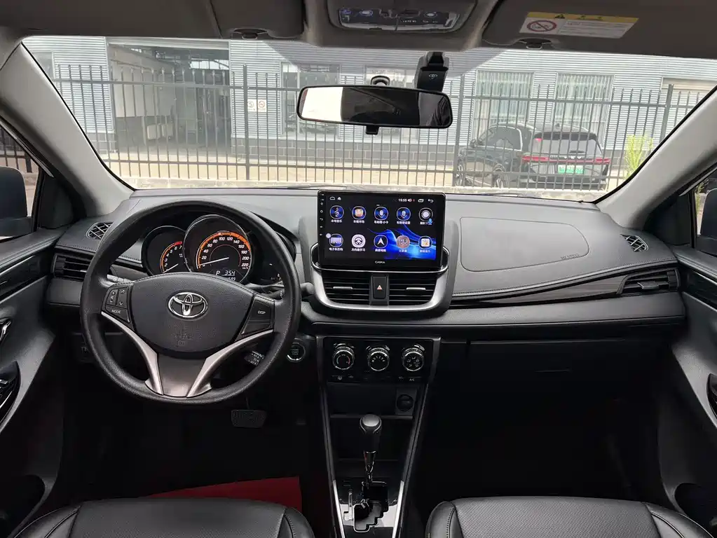 Toyota Yaris L 2022 — фото 12