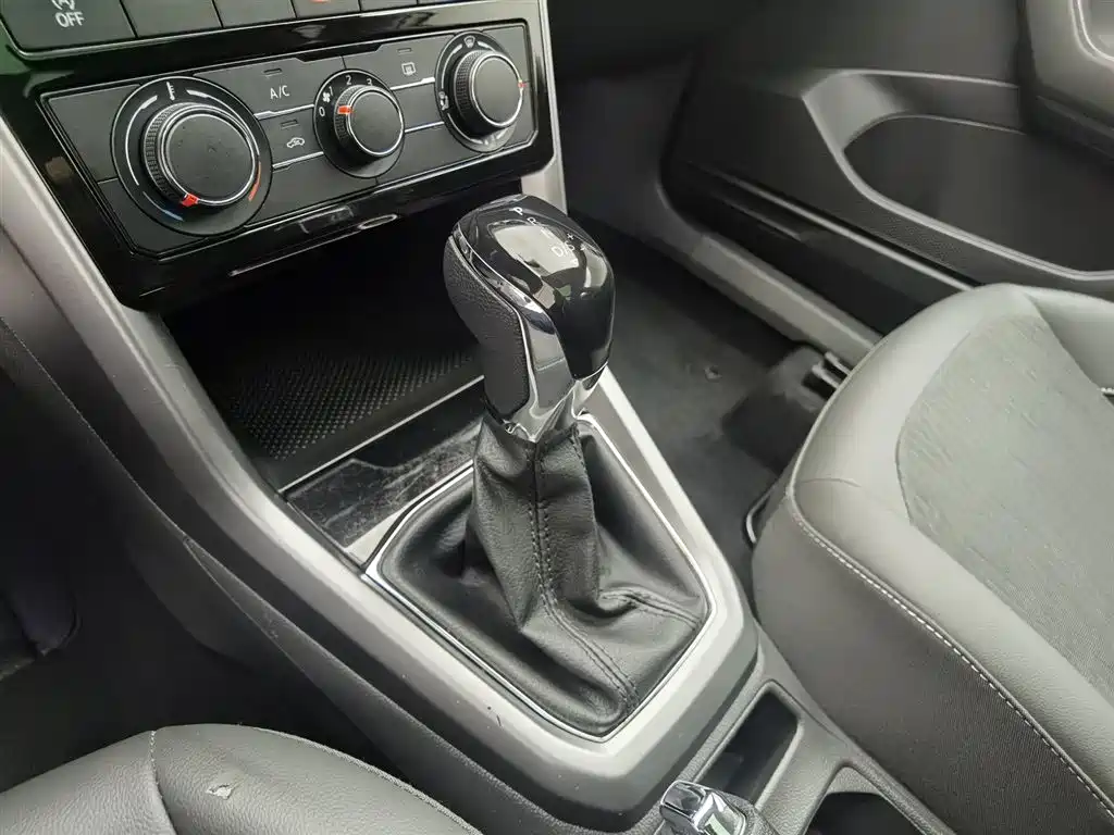 Volkswagen T-Cross 2020 — фото 13