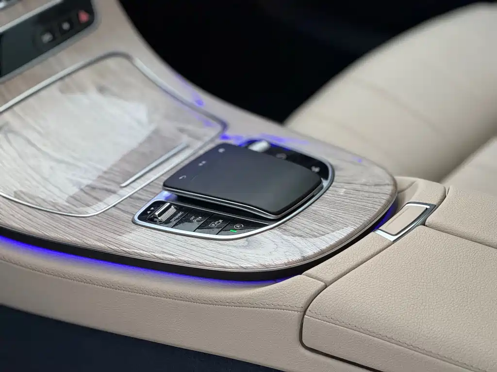 Mercedes-Benz E-Class 2023 — фото 9
