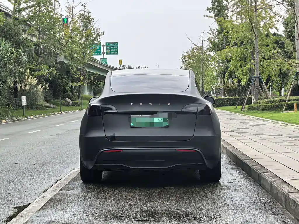 Tesla Model Y 2023 — фото 10