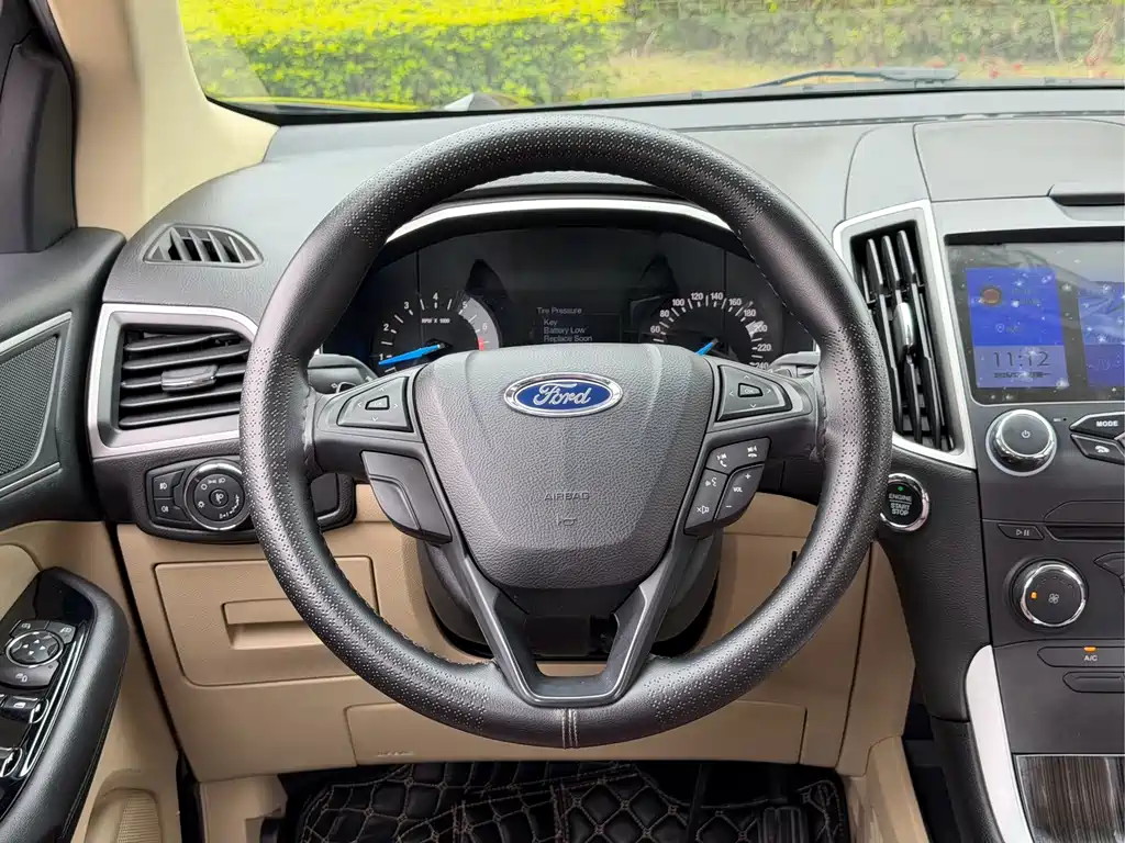 Ford Edge 2018 — фото 10