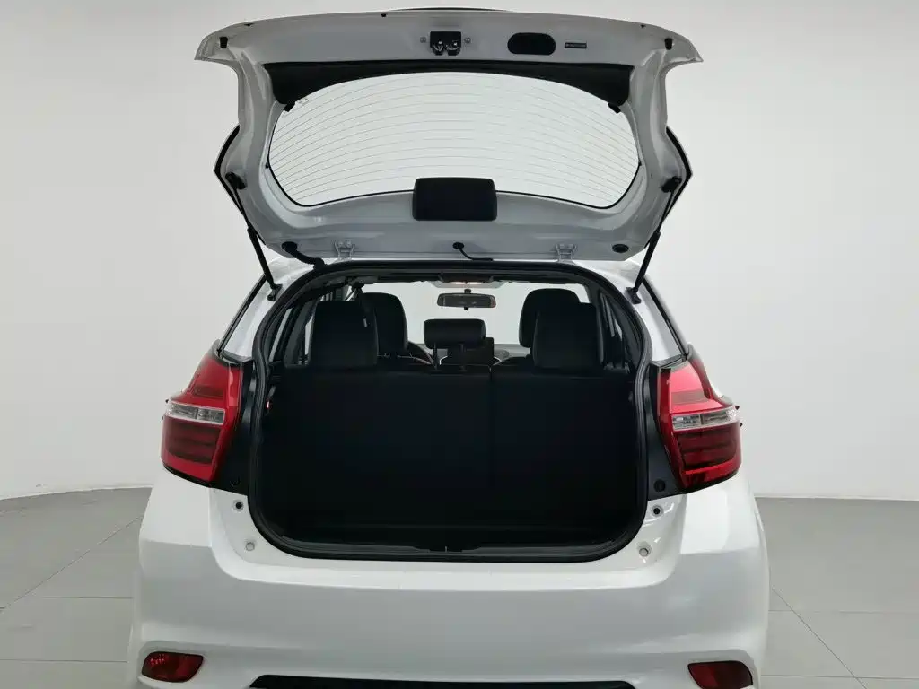 Toyota Yaris L 2021 — фото 16