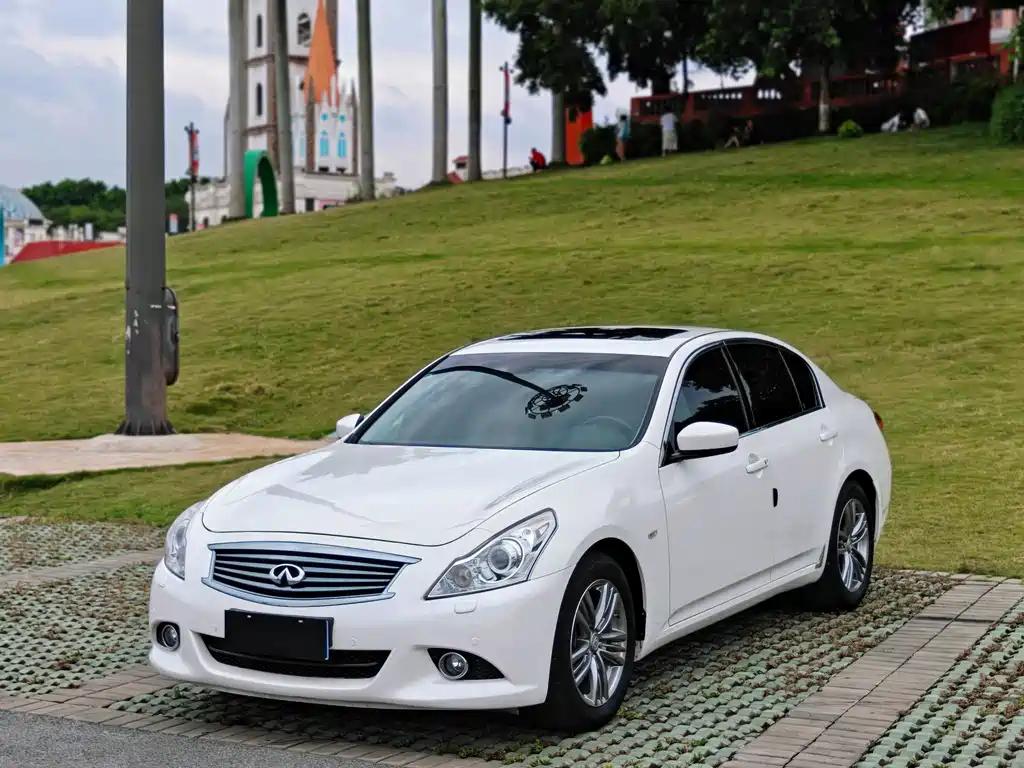 Infiniti G 2011