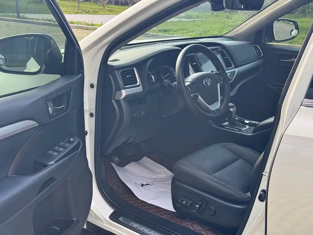Toyota Highlander 2018 — фото 18
