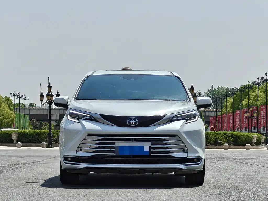 Toyota Sienna 2023 — фото 2