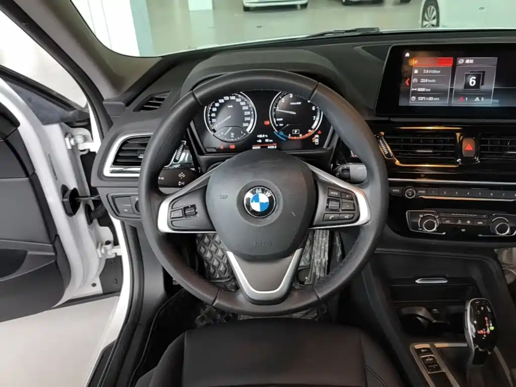 BMW 1 Series 2021 — фото 11