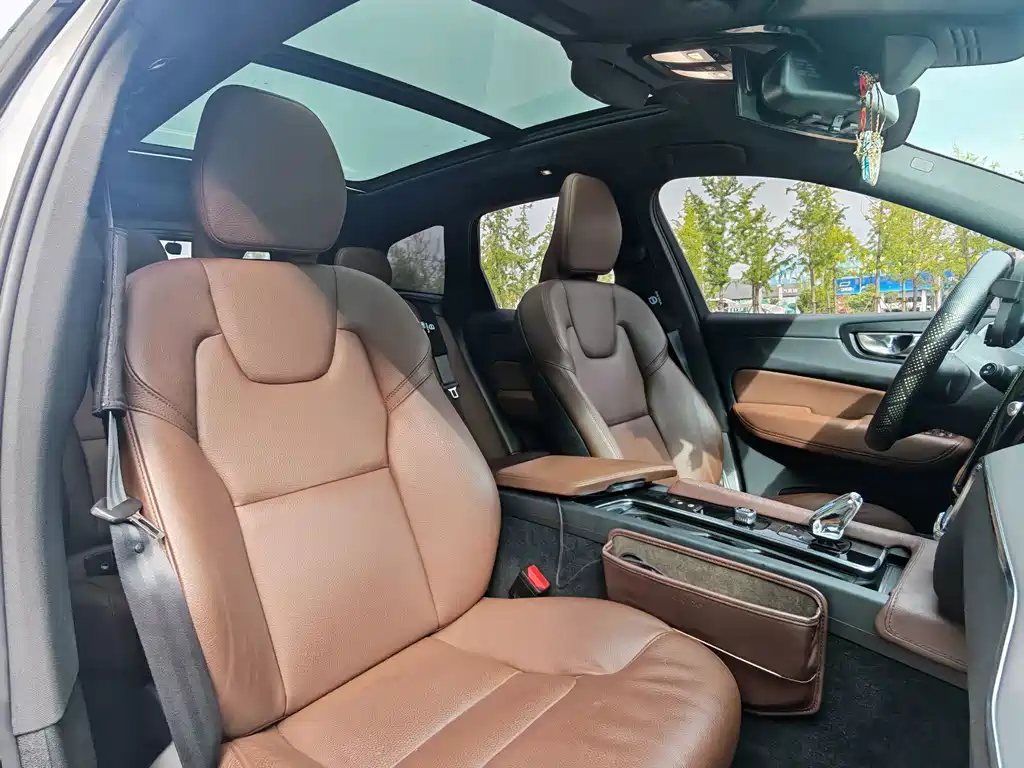 Volvo XC60 2023 — фото 26