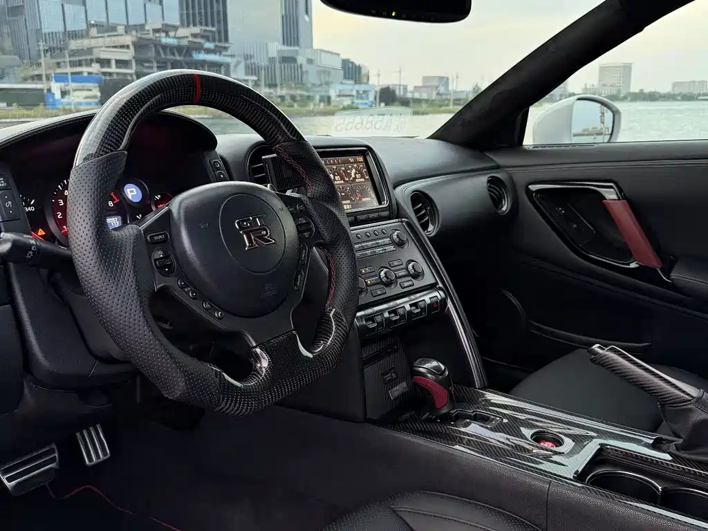 Nissan GT-R 2013