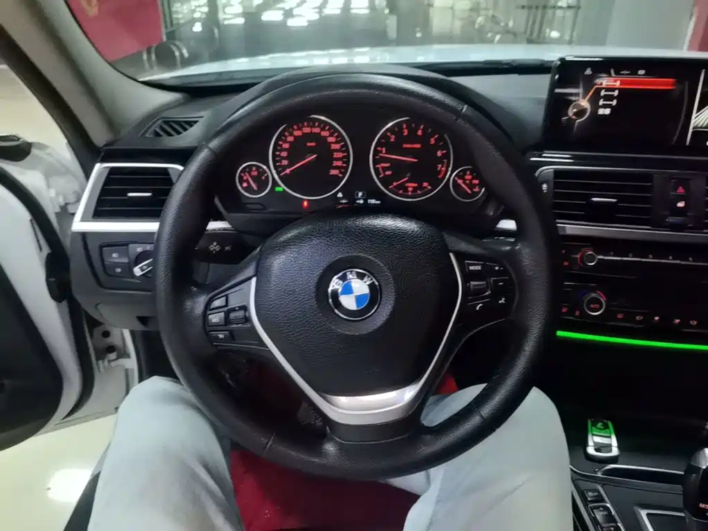 BMW 3 Series 2016 — фото 11