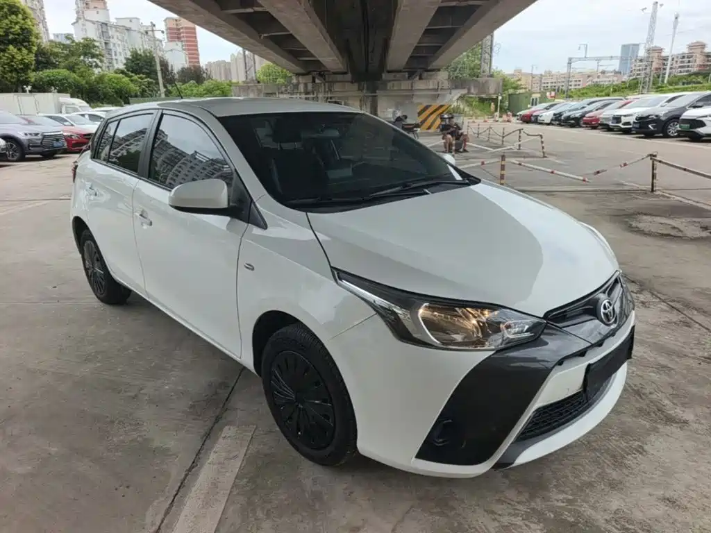Toyota Yaris L 2021
