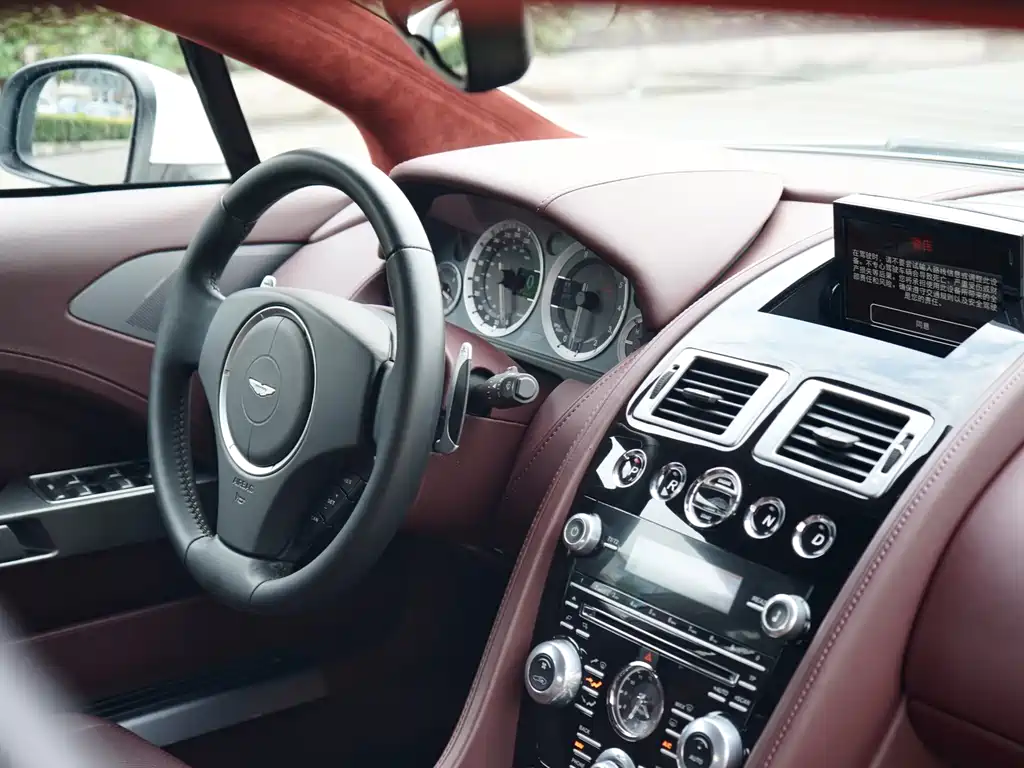 Aston Martin Rapide 2016 — фото 14