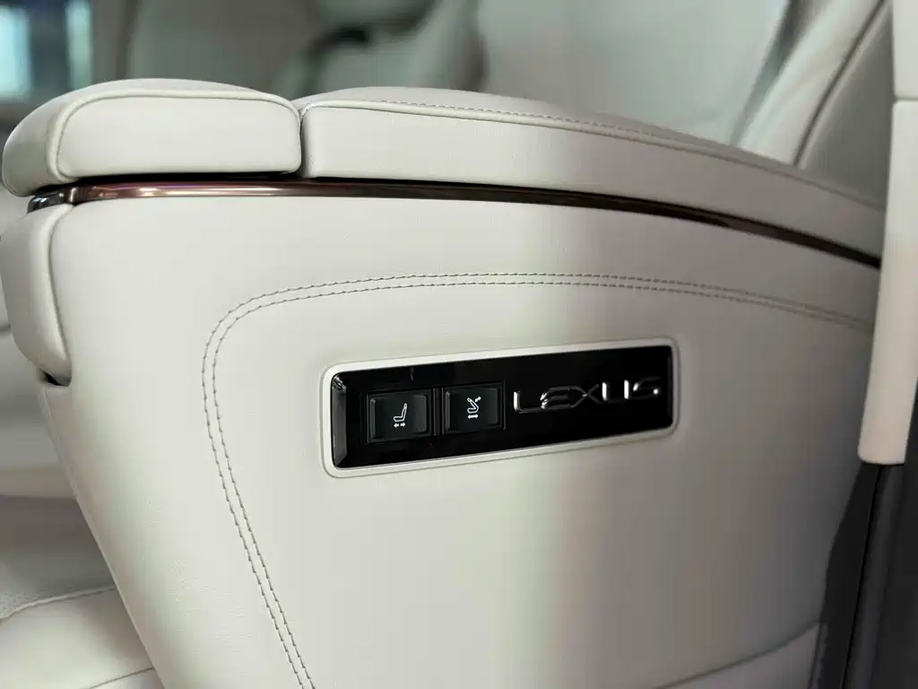 Lexus LM 2024 — фото 10