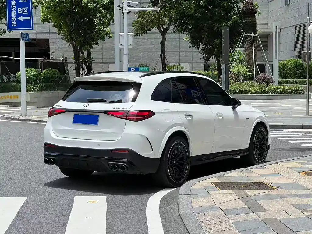 Mercedes-Benz GLC AMG 2026 — фото 9