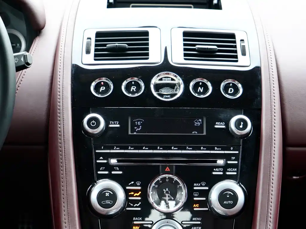 Aston Martin Rapide 2016 — фото 12