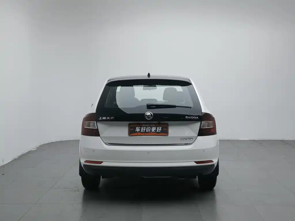 Skoda Rapid Spaceback 2015 — фото 4